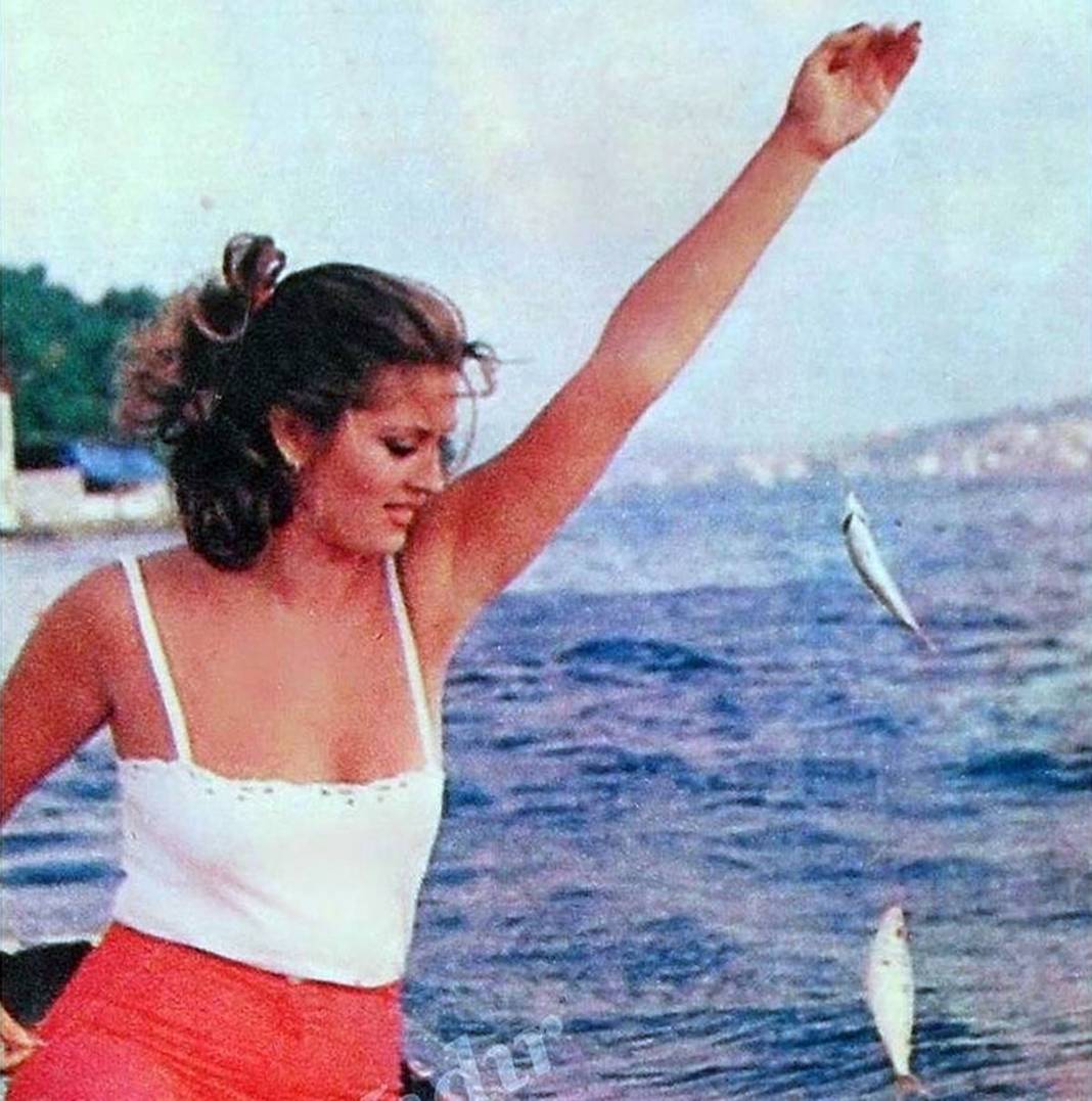 69 yaşındaki Gülşen Bubikoğlu'nun pozları hayran bıraktı! Yıllar geçse de ışıltısını kaybetmiyor... 2